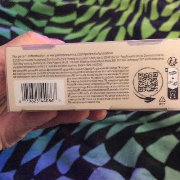 ✨🆕Brand New Item!Real Techniques Makeup Saver Sponge + Brush Trio!✨ - Picture 4 of 10